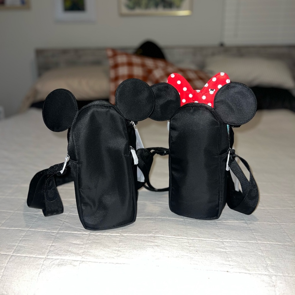 Corkcicle Disney’s Mickey & Minnie water bottle carry